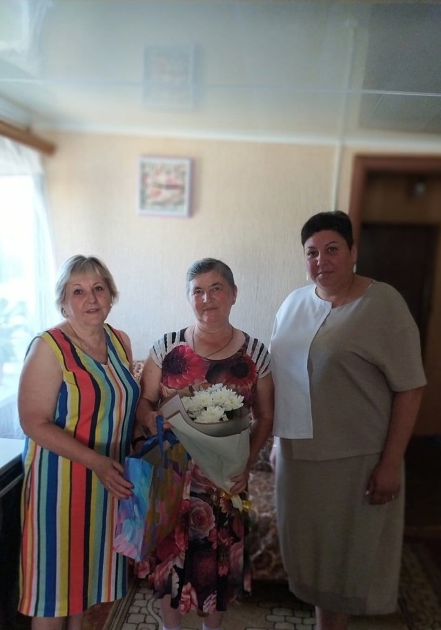Проводили на